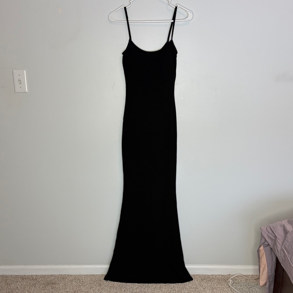 ***SOLD***Popilush built-in shape-wear black dress - Picture 1 of 7